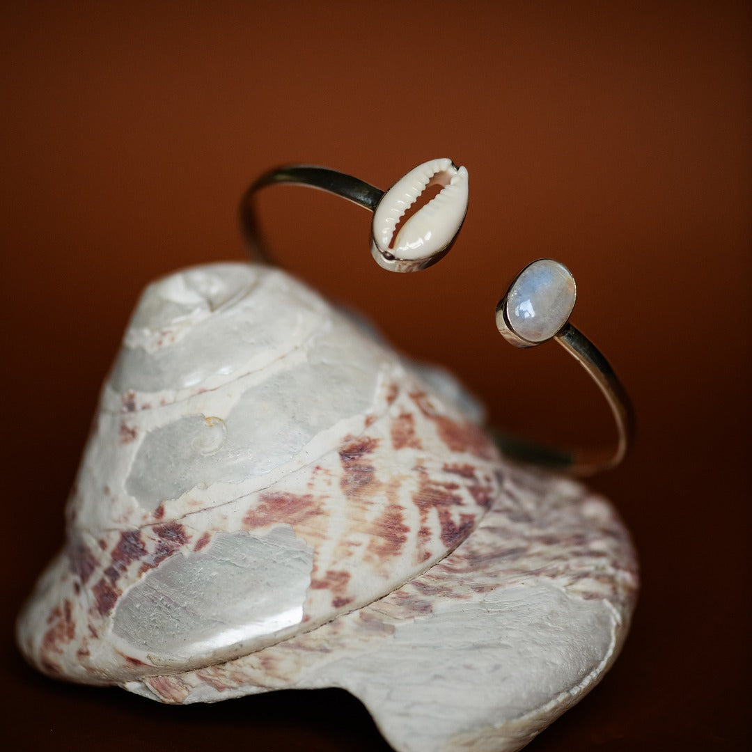 Cowrie Moonstone Bracelet