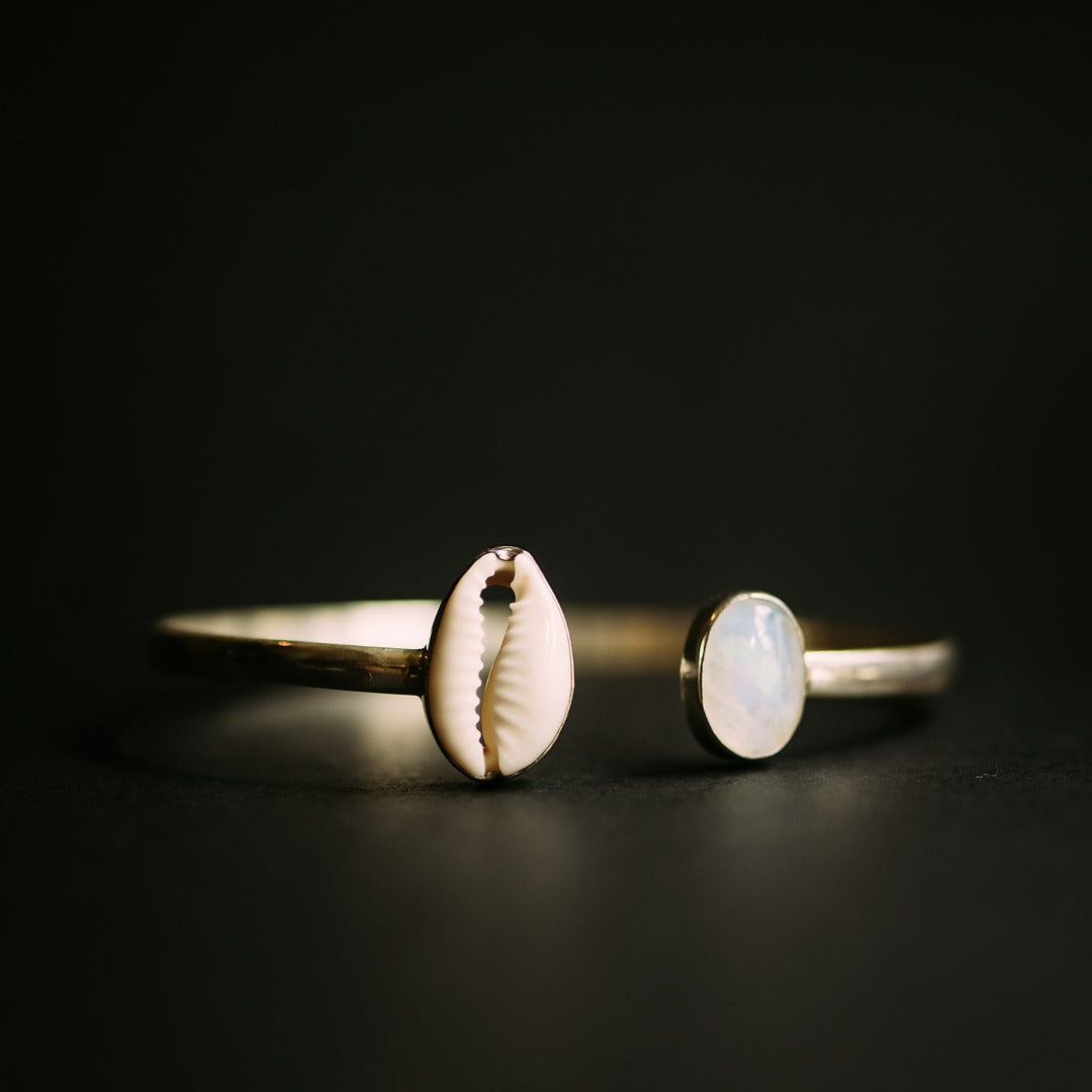 Cowrie Moonstone Bracelet