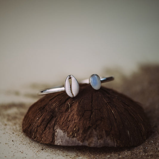 Cowrie Moonstone Bracelet