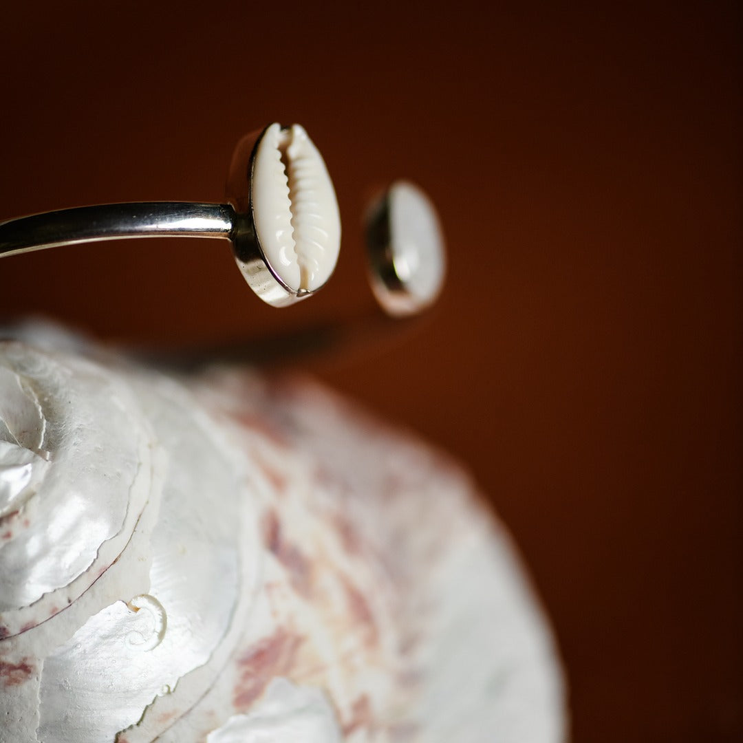 Cowrie Moonstone Bracelet